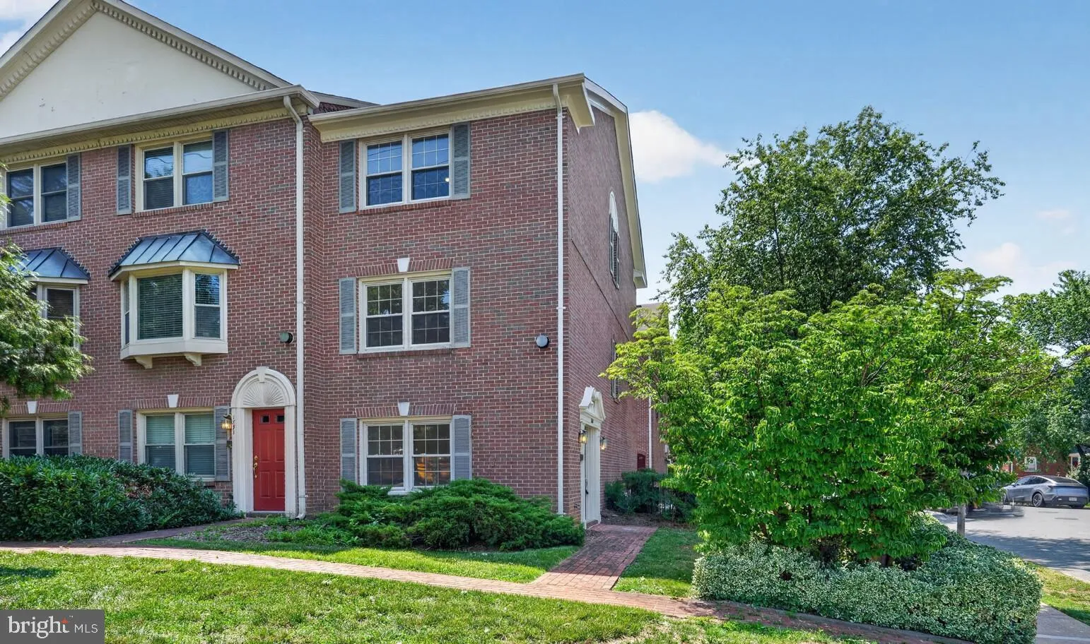 1869 ADAMS STREET, Arlington, VA 22201