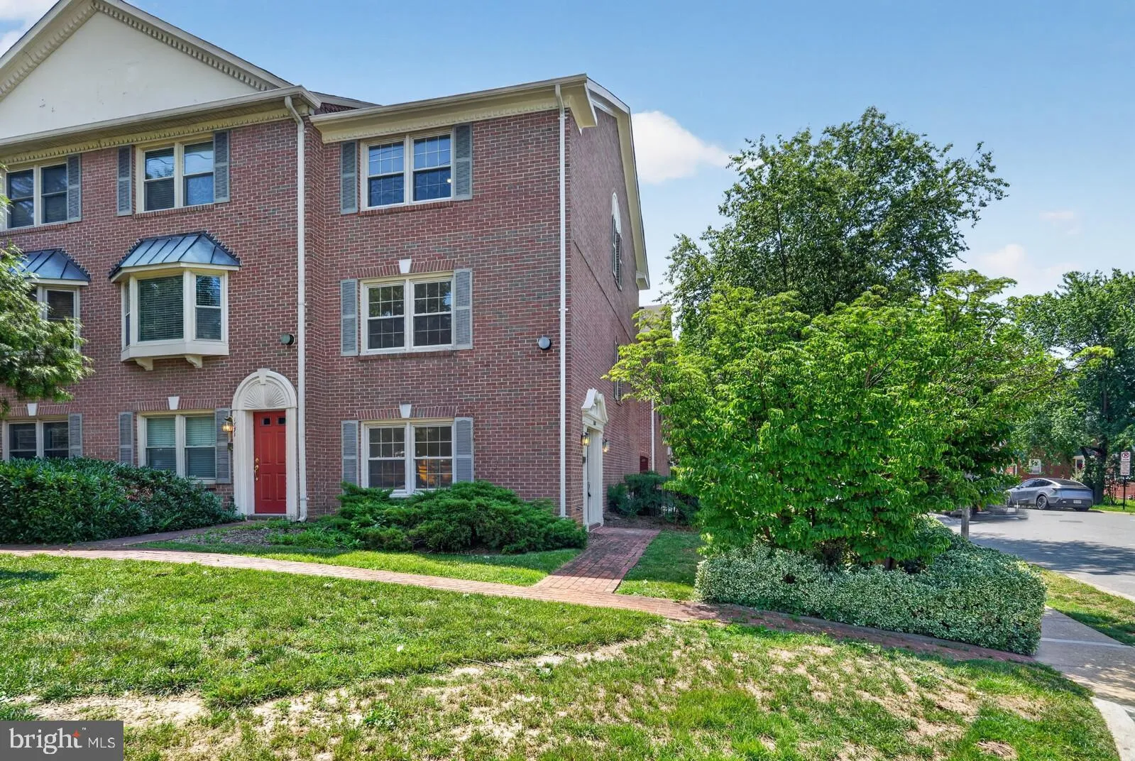 1869 ADAMS STREET, Arlington, VA 22201