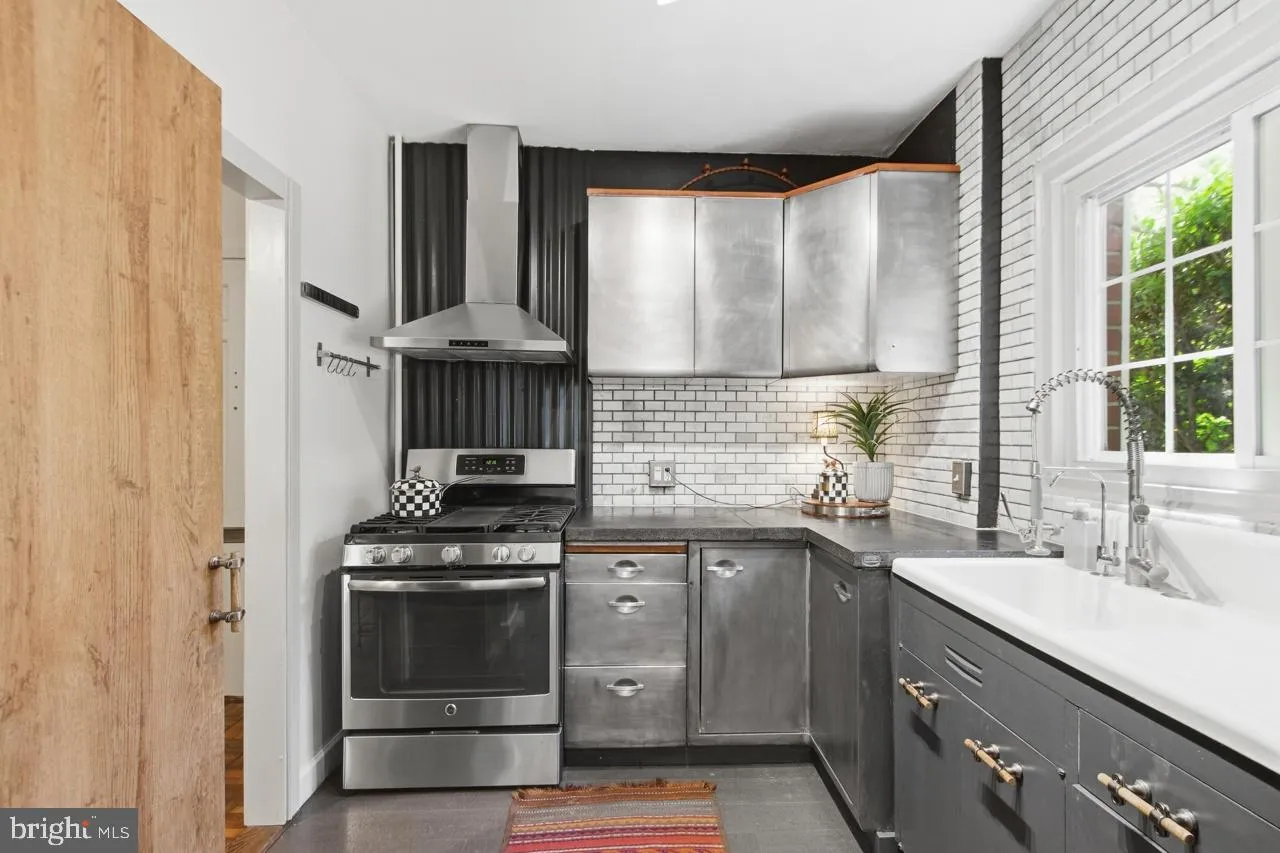 3712 VALLEY DRIVE, Alexandria, VA 22302