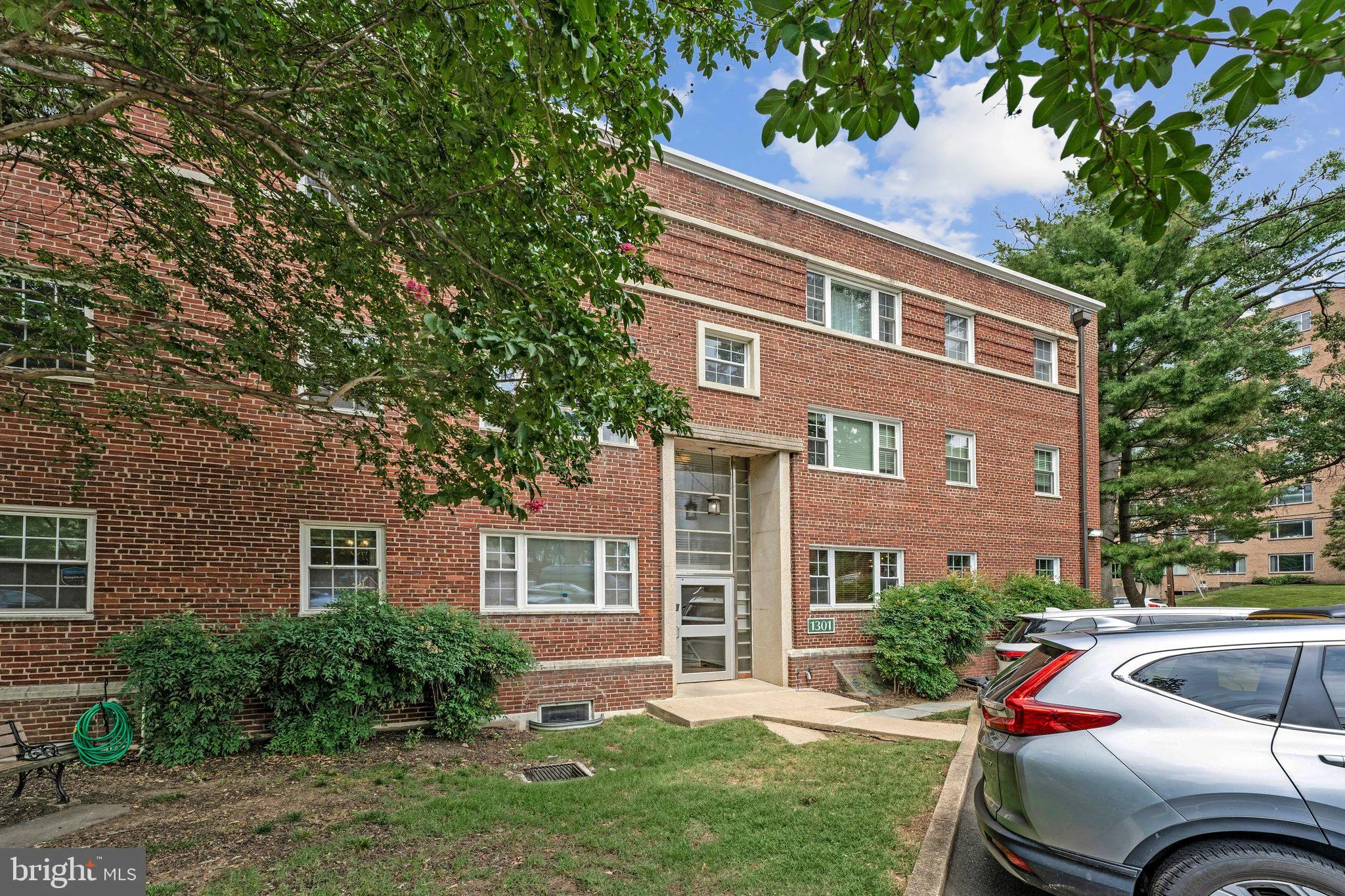 1301 ODE STREET, Arlington, VA 22209