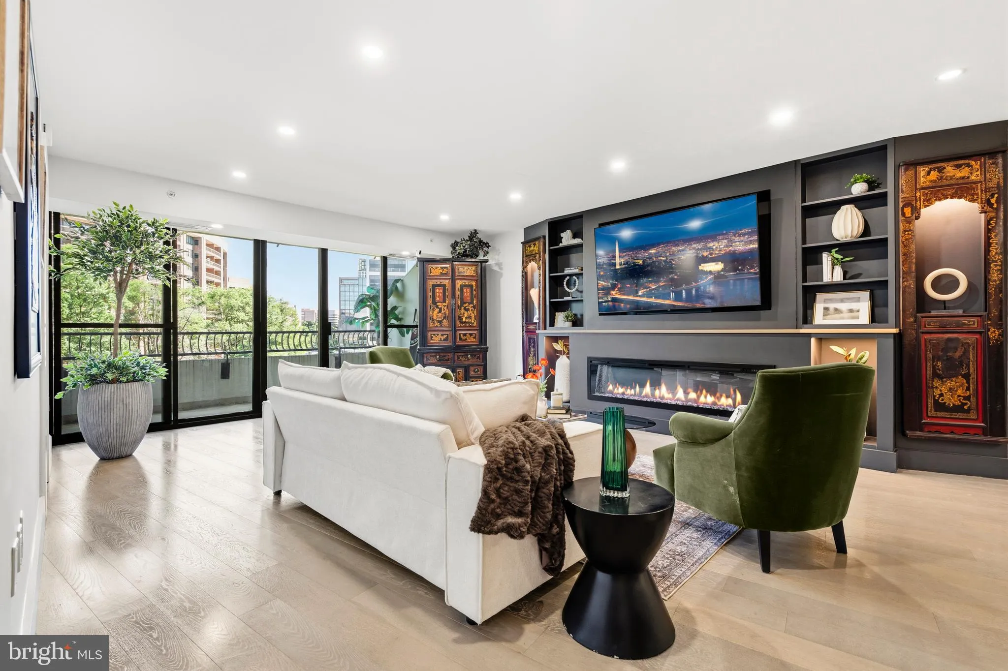 1300 CRYSTAL DRIVE, Arlington, VA 22202