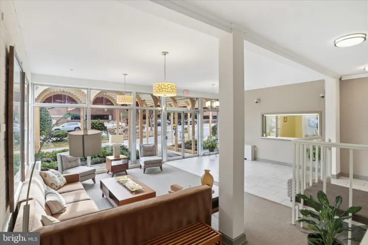 200 N Maple Avenue, Falls Church, VA 22046