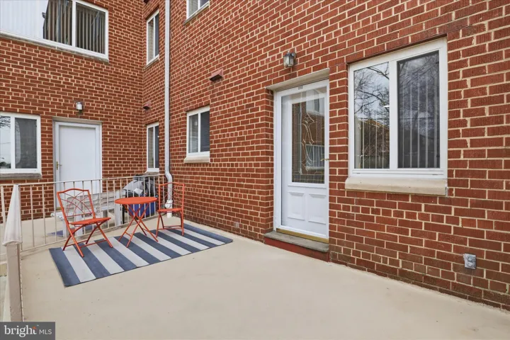 200 N Maple Avenue, Falls Church, VA 22046