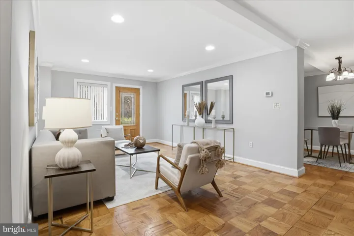 200 N Maple Avenue, Falls Church, VA 22046