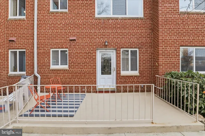 200 N Maple Avenue, Falls Church, VA 22046