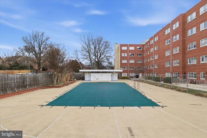200 N Maple Avenue, Falls Church, VA 22046