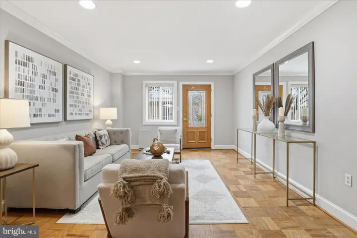 200 N Maple Avenue, Falls Church, VA 22046