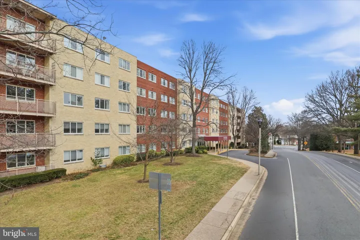 200 N Maple Avenue, Falls Church, VA 22046
