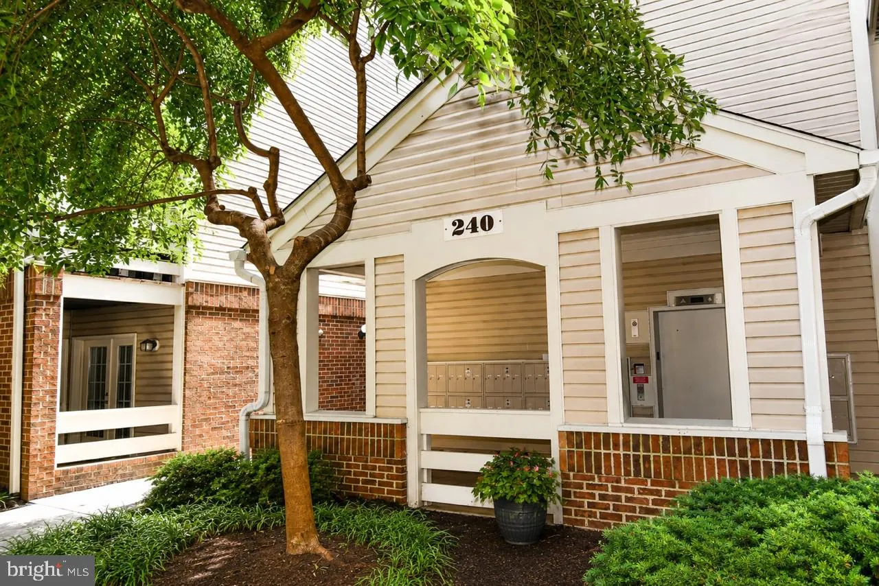 240 REYNOLDS STREET, Alexandria, VA 22304