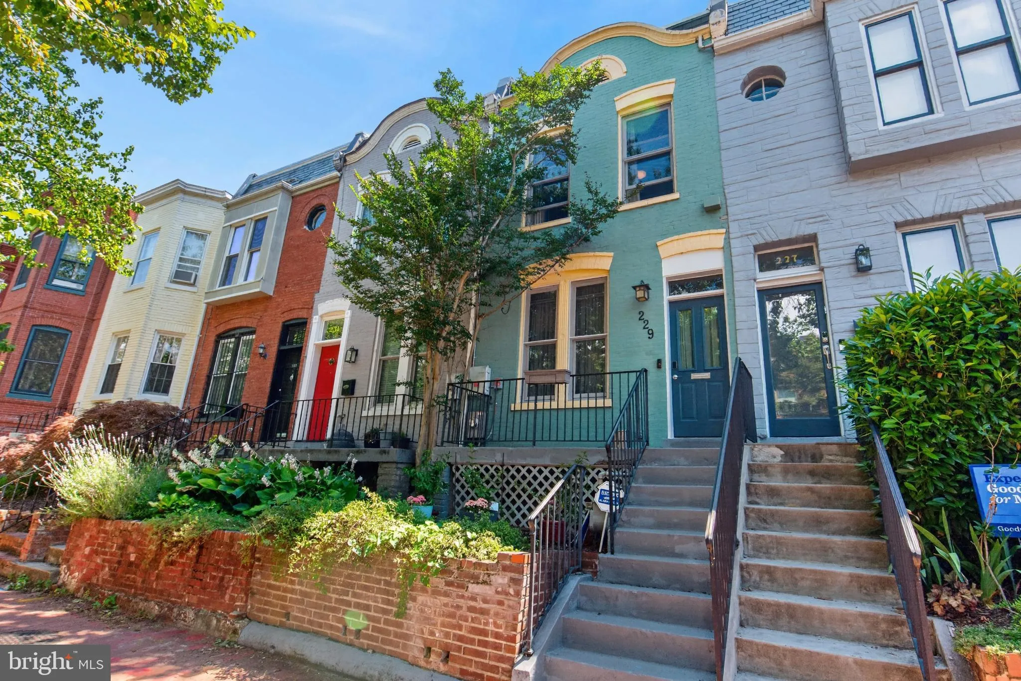 229 10TH STREET, Washington, DC 20002