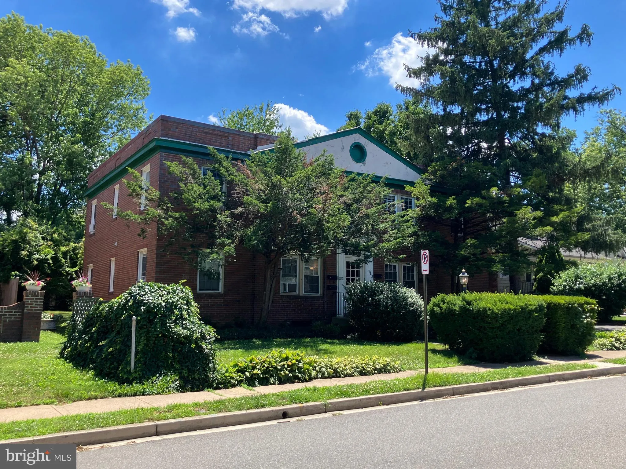 710 22ND STREET, Arlington, VA 22202