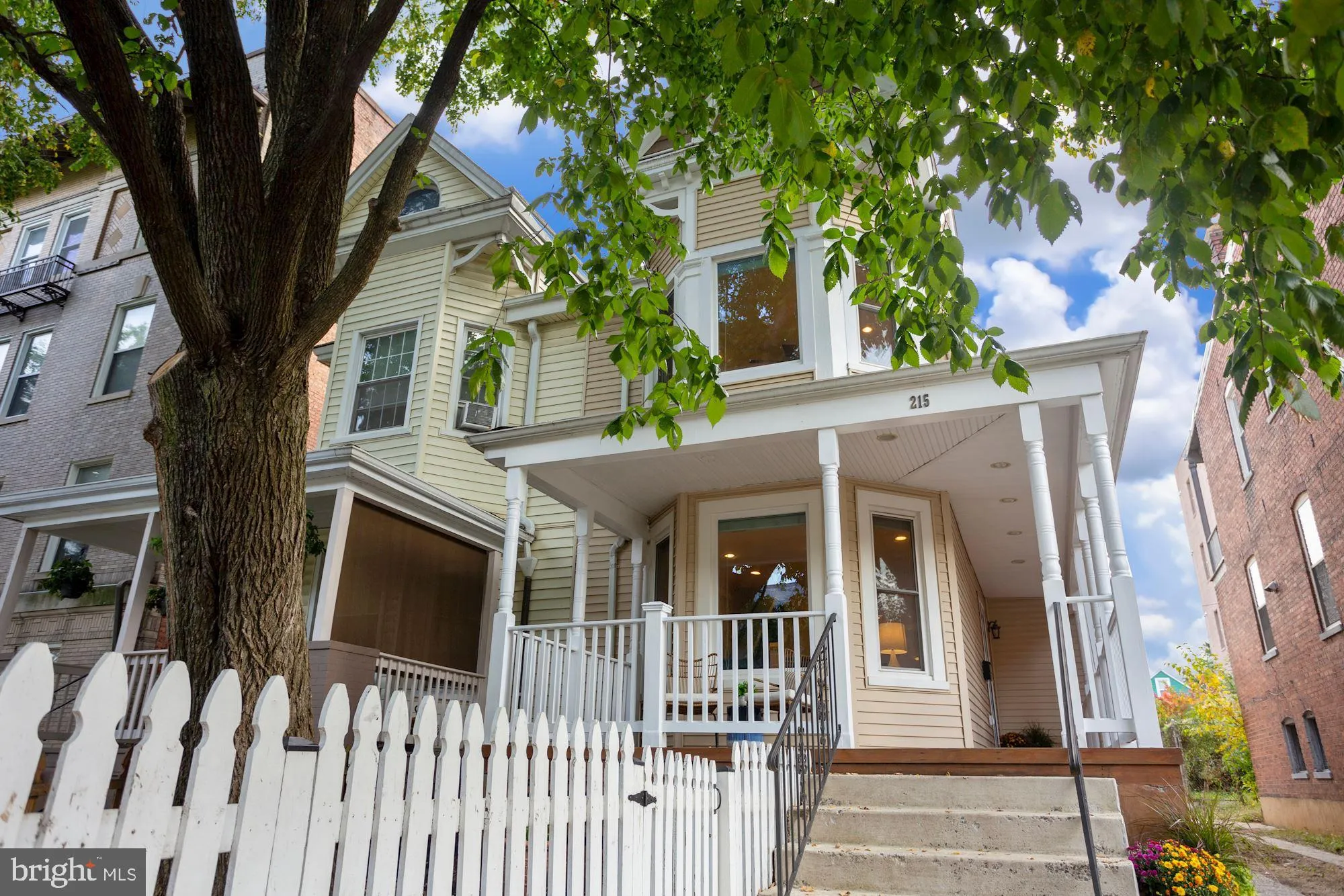 215 T STREET, Washington, DC 20002