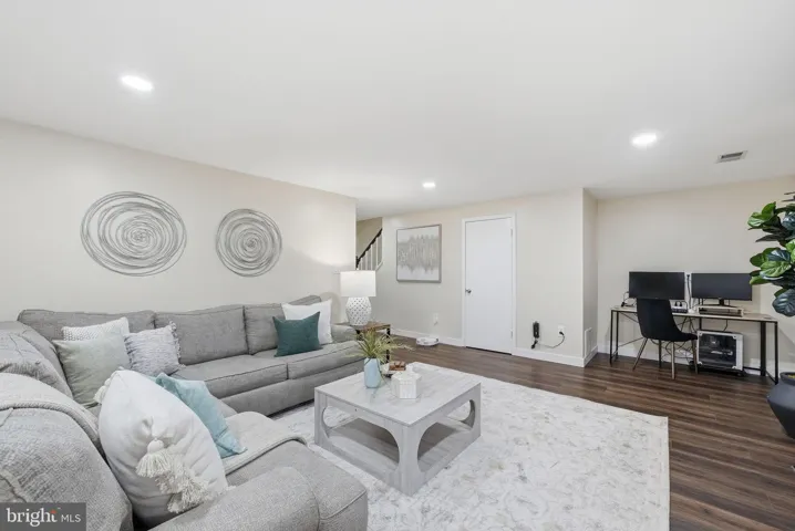 10243 Roberts Common Ln, Burke, Virginia 22015
