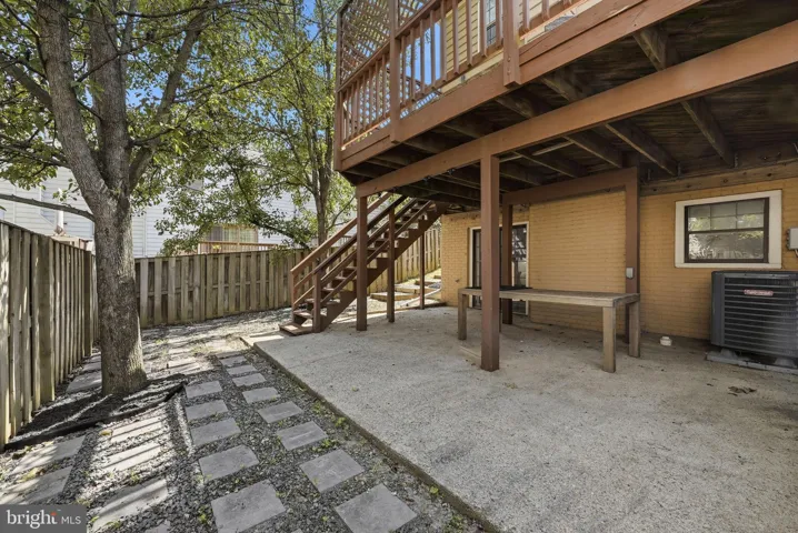 10243 Roberts Common Ln, Burke, Virginia 22015