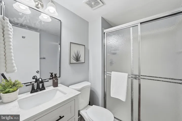10243 Roberts Common Ln, Burke, Virginia 22015