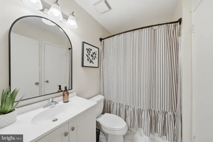 10243 Roberts Common Ln, Burke, Virginia 22015