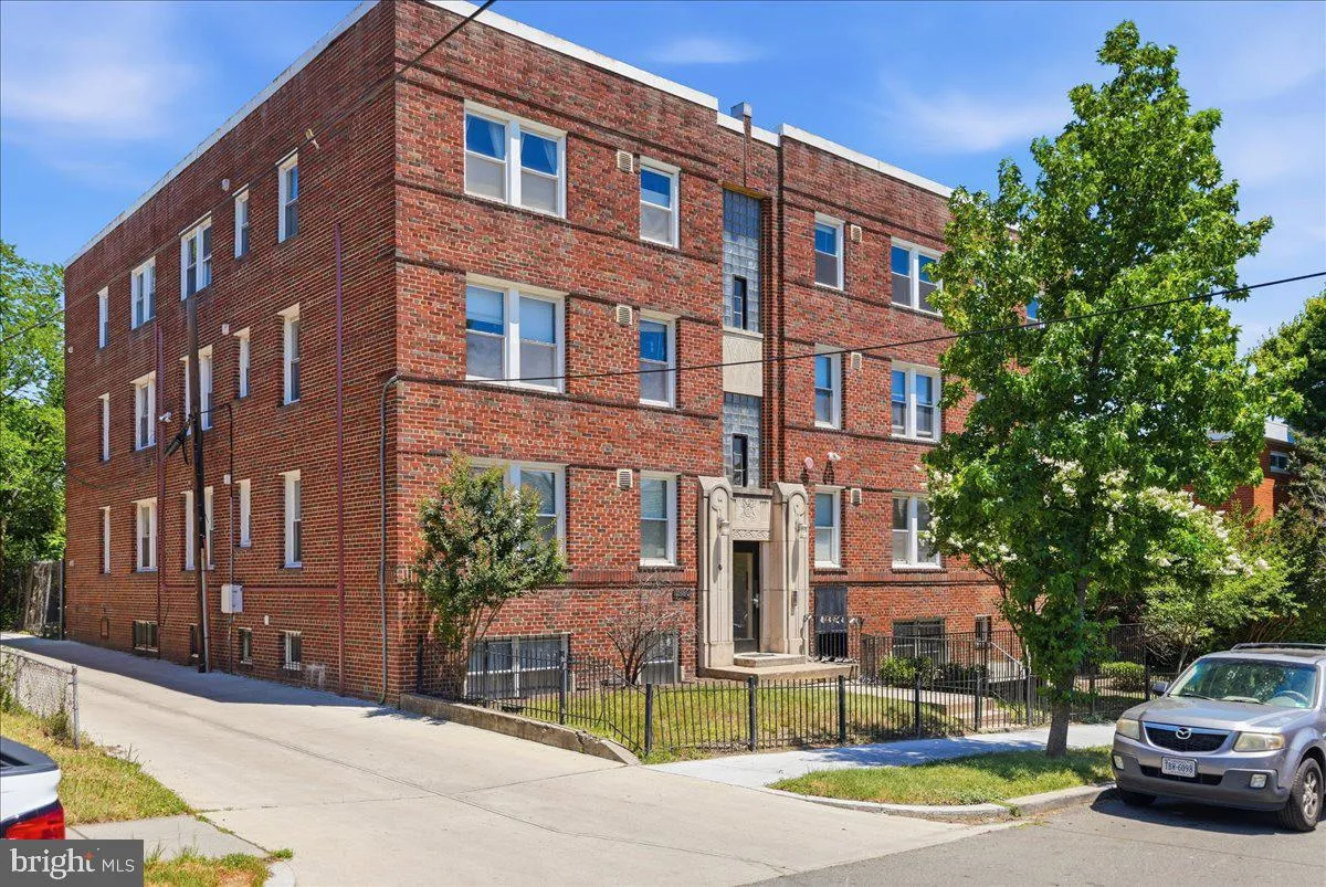 1380 BRYANT STREET, Washington, DC 20018