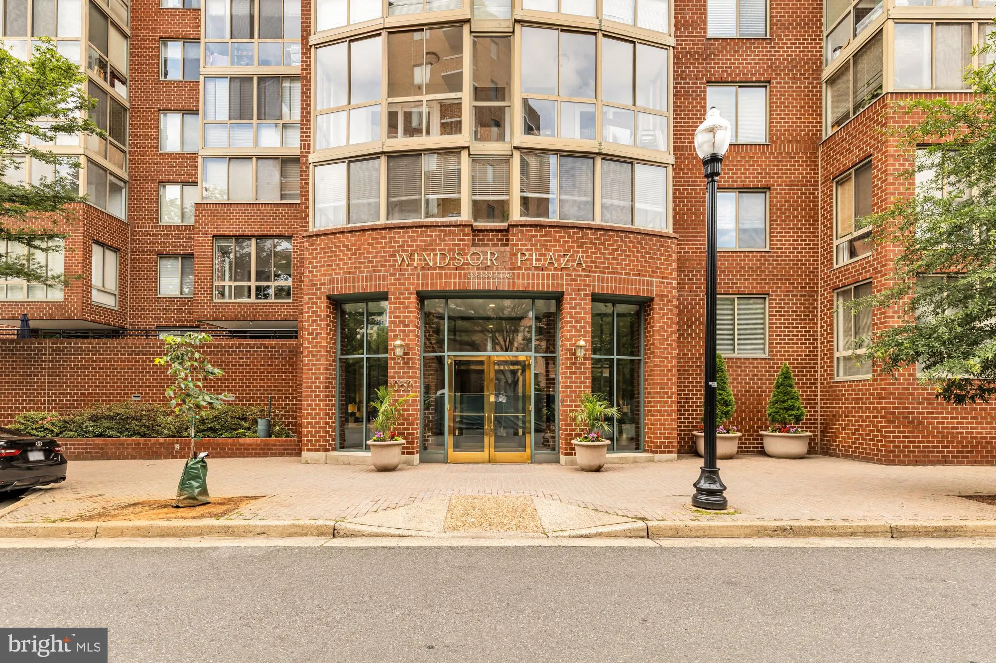 1050 TAYLOR STREET, Arlington, VA 22201