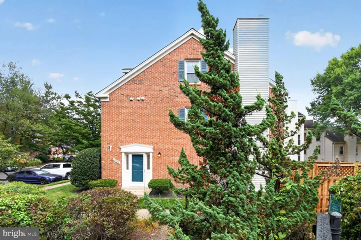 7589 Chrisland Cove, Falls Church, VA 22042