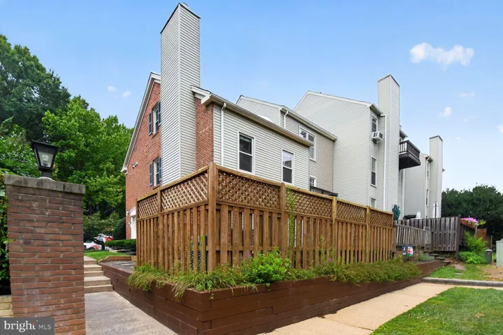 7589 Chrisland Cove, Falls Church, VA 22042