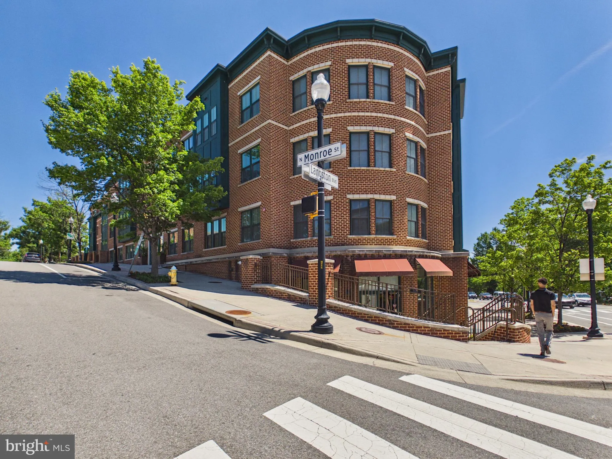 2101 MONROE STREET, Arlington, VA 22207