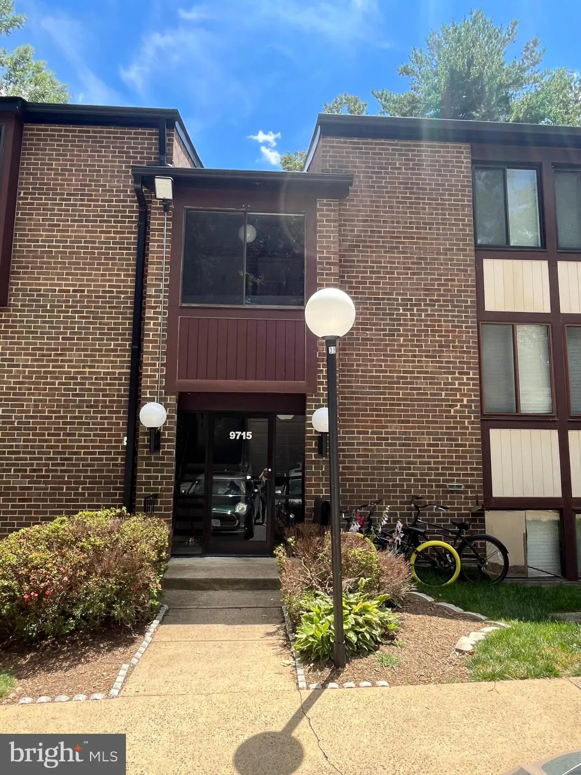 9715 KINGS CROWN COURT, Fairfax, VA 22031