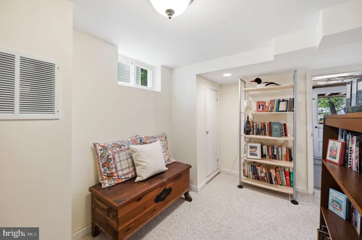 1116 N Roosevelt Street N, Arlington, VA 22205