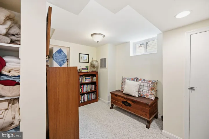1116 N Roosevelt Street N, Arlington, VA 22205