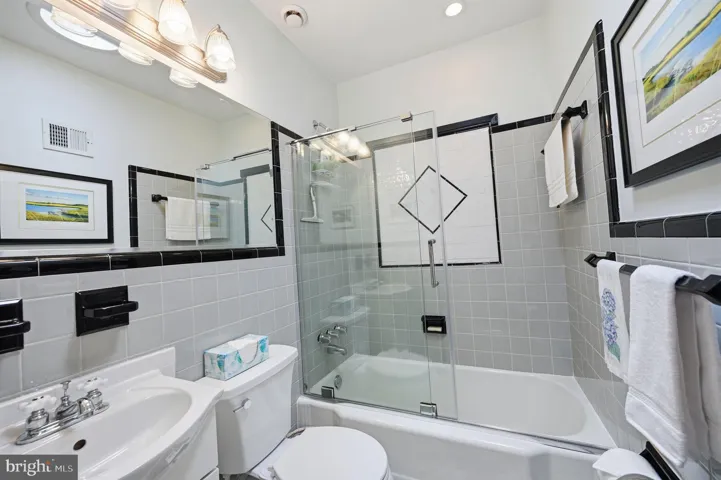 1116 N Roosevelt Street N, Arlington, VA 22205