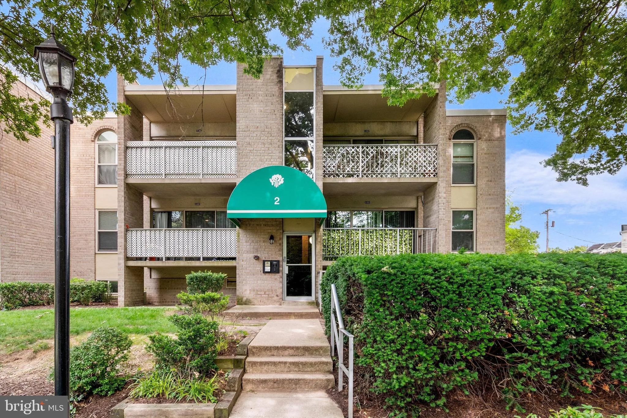 2 CANTERBURY SQUARE, Alexandria, VA 22304