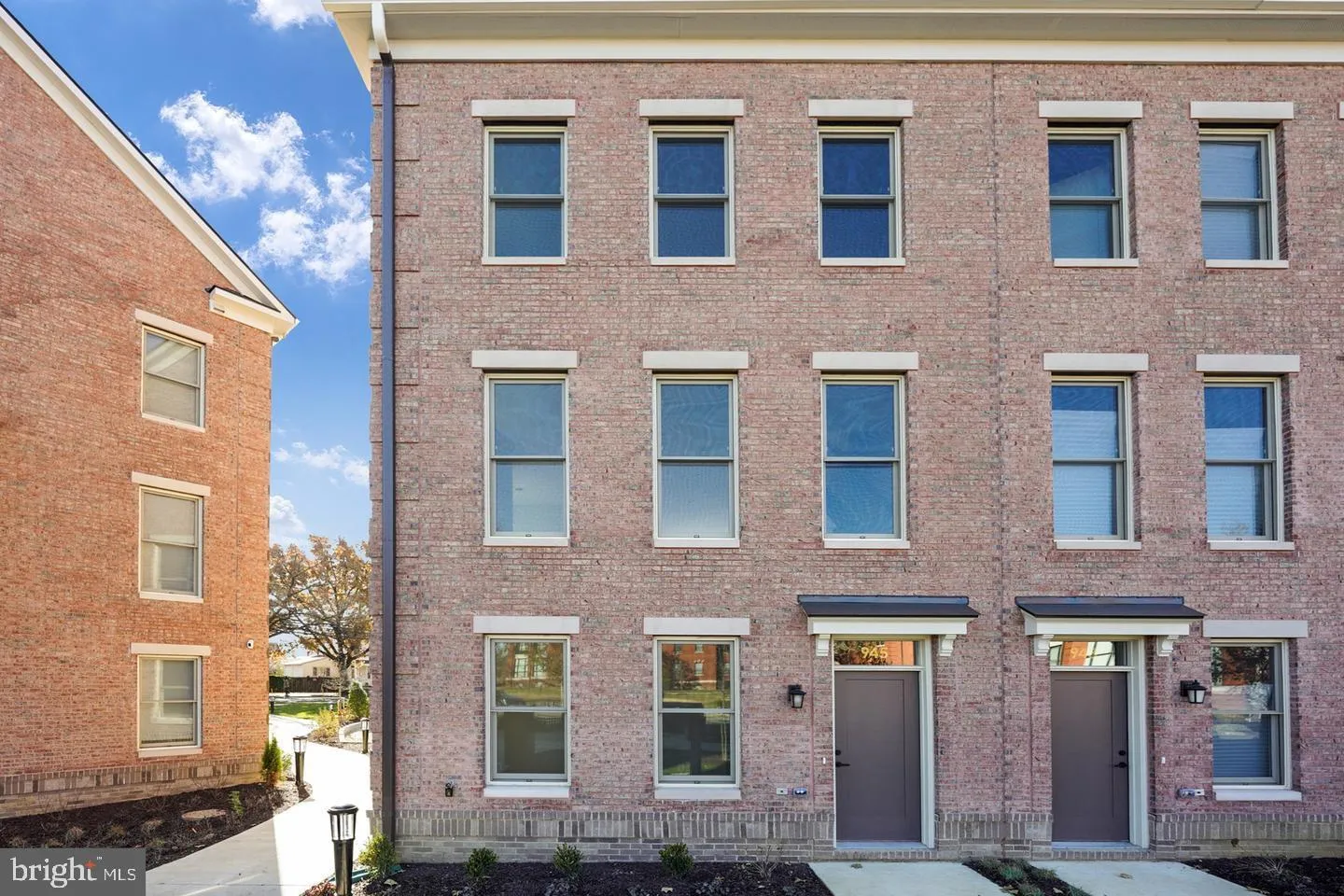 945 SYCAMORE DR, Washington, DC 20032