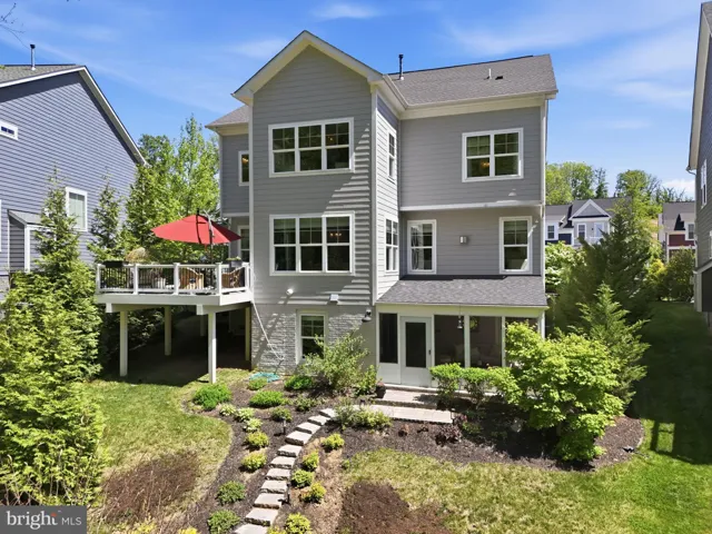 17942 Woods View Drive, Dumfries, VA 22026