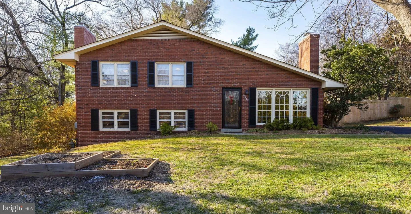 9016 WEIR STREET, Manassas, VA 20110