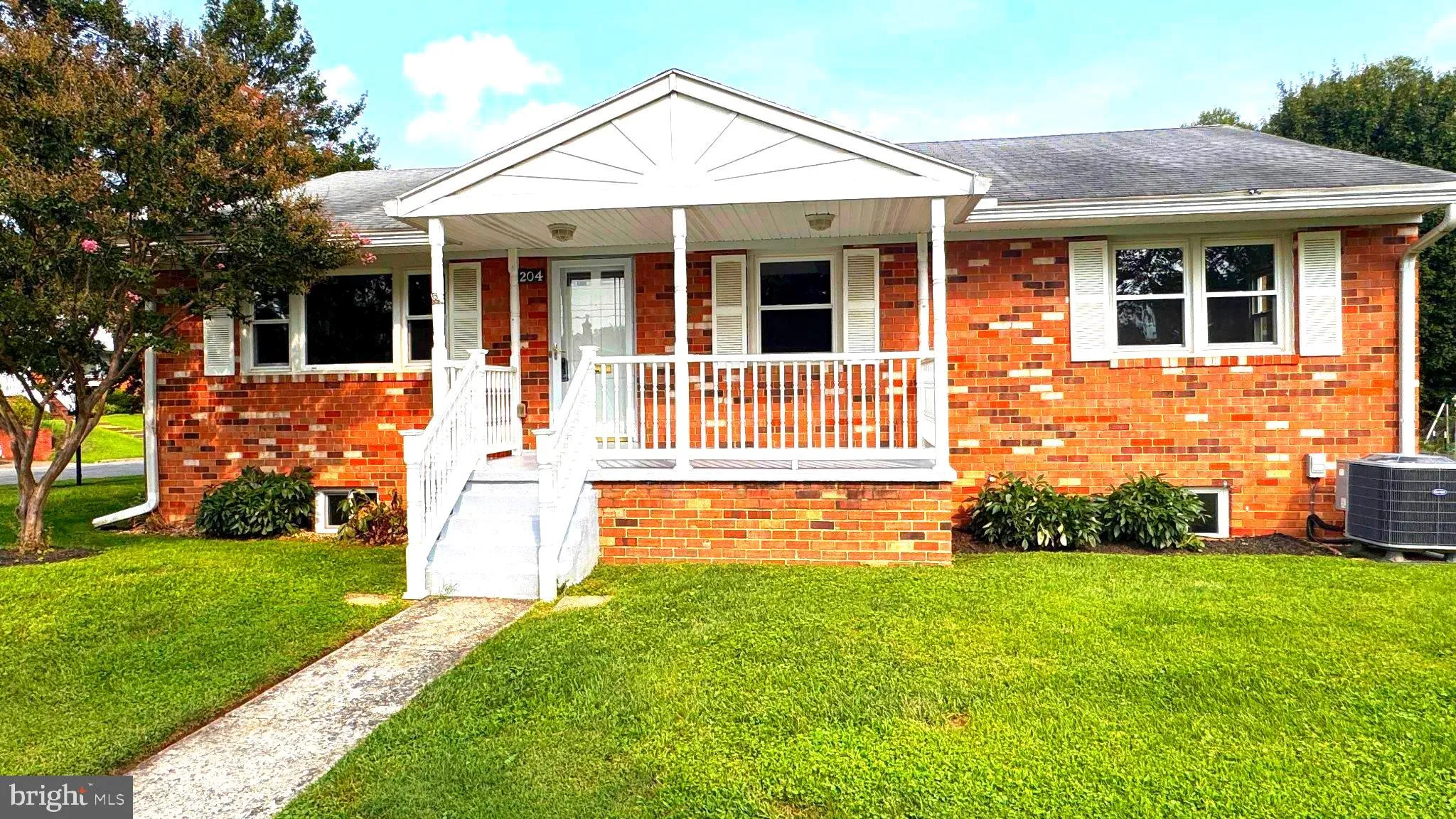 204 AYR STREET, Leesburg, VA 20176