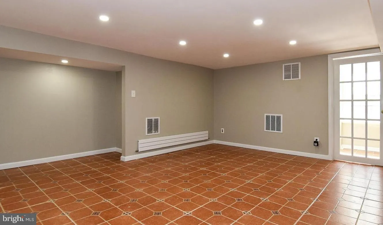 207 PENNSYLVANIA AVENUE, Falls Church, VA 22046