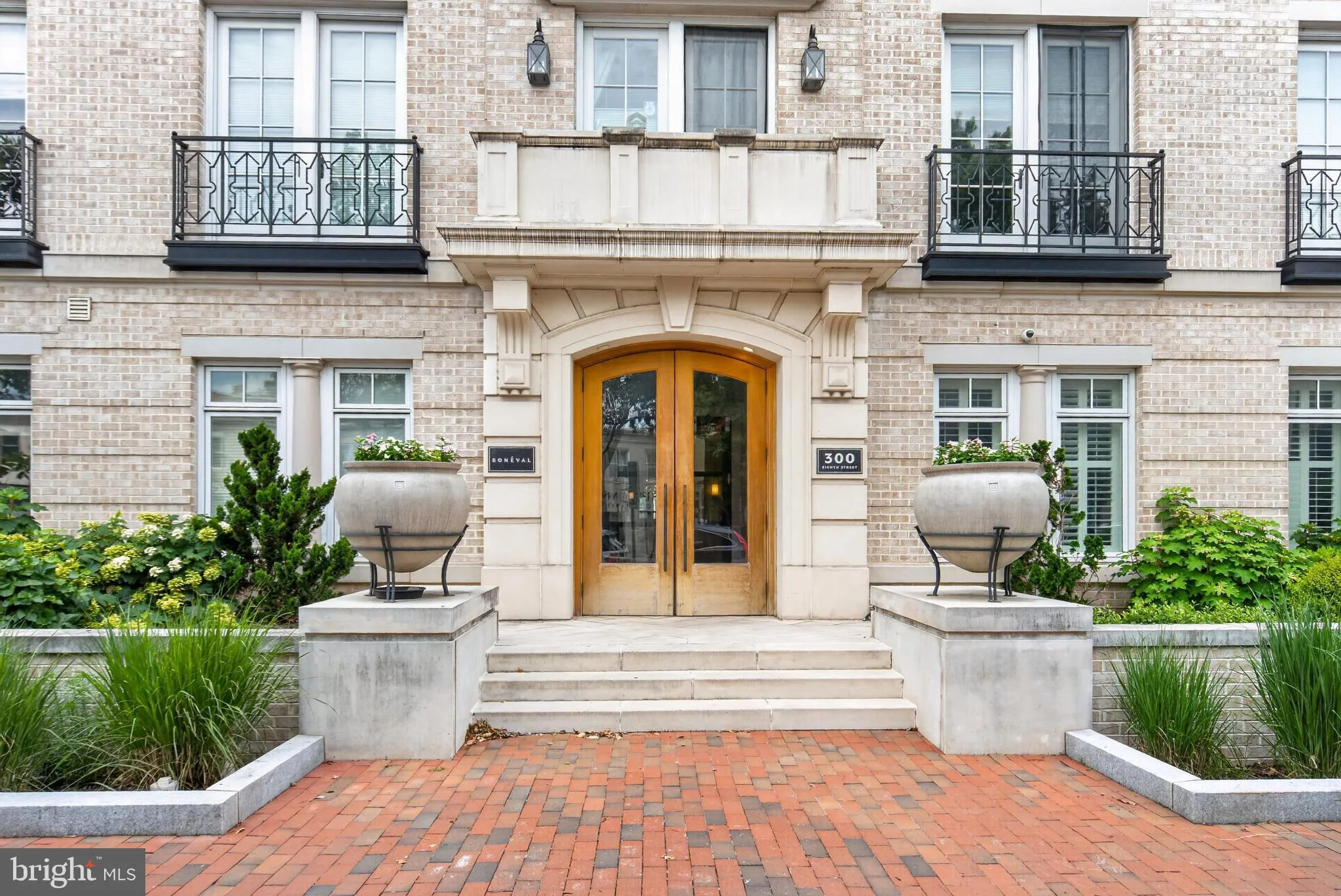 300 8TH STREET, Washington, DC 20002