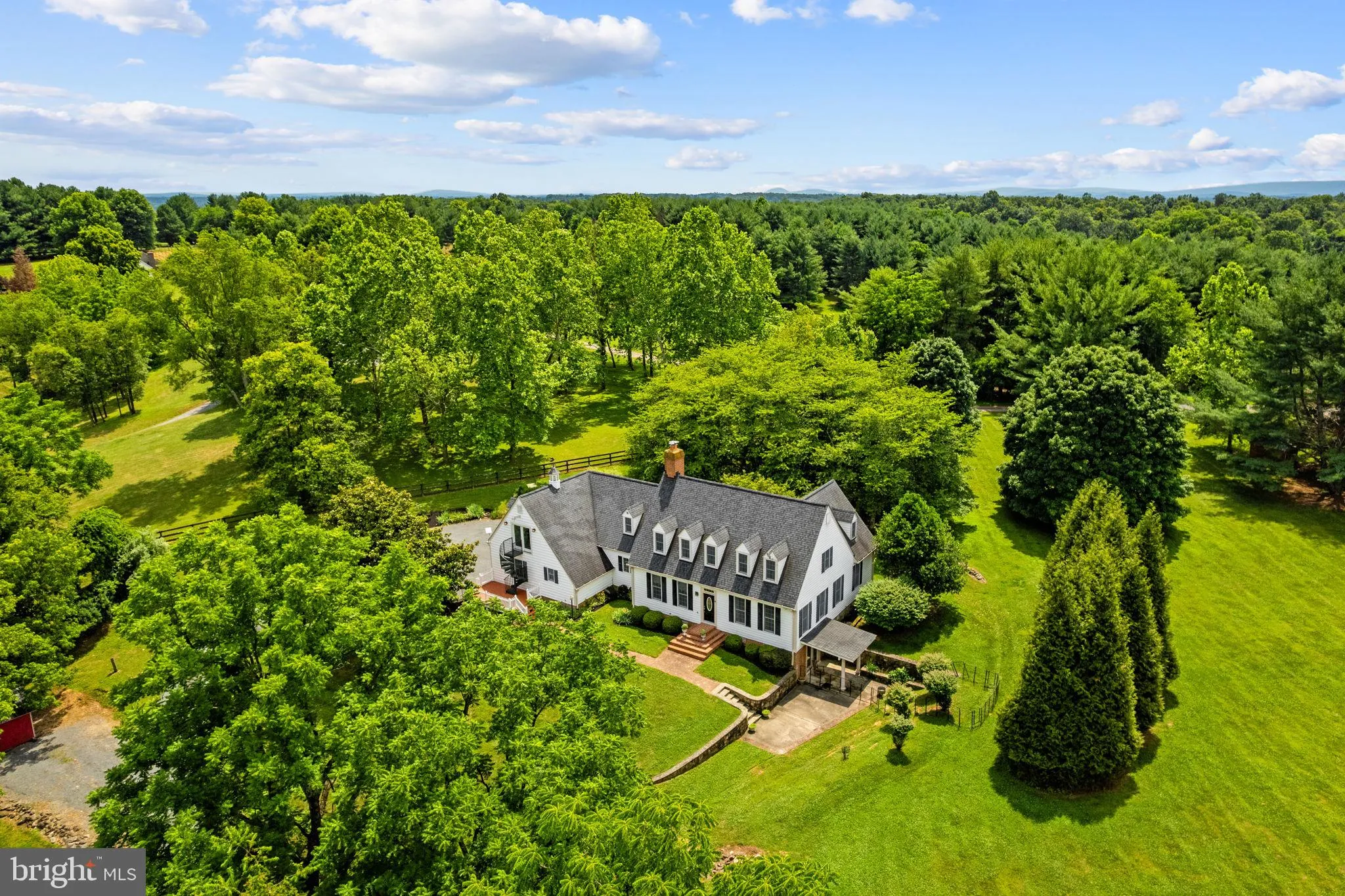 19725 WOODTRAIL ROAD, Round Hill, VA 20141