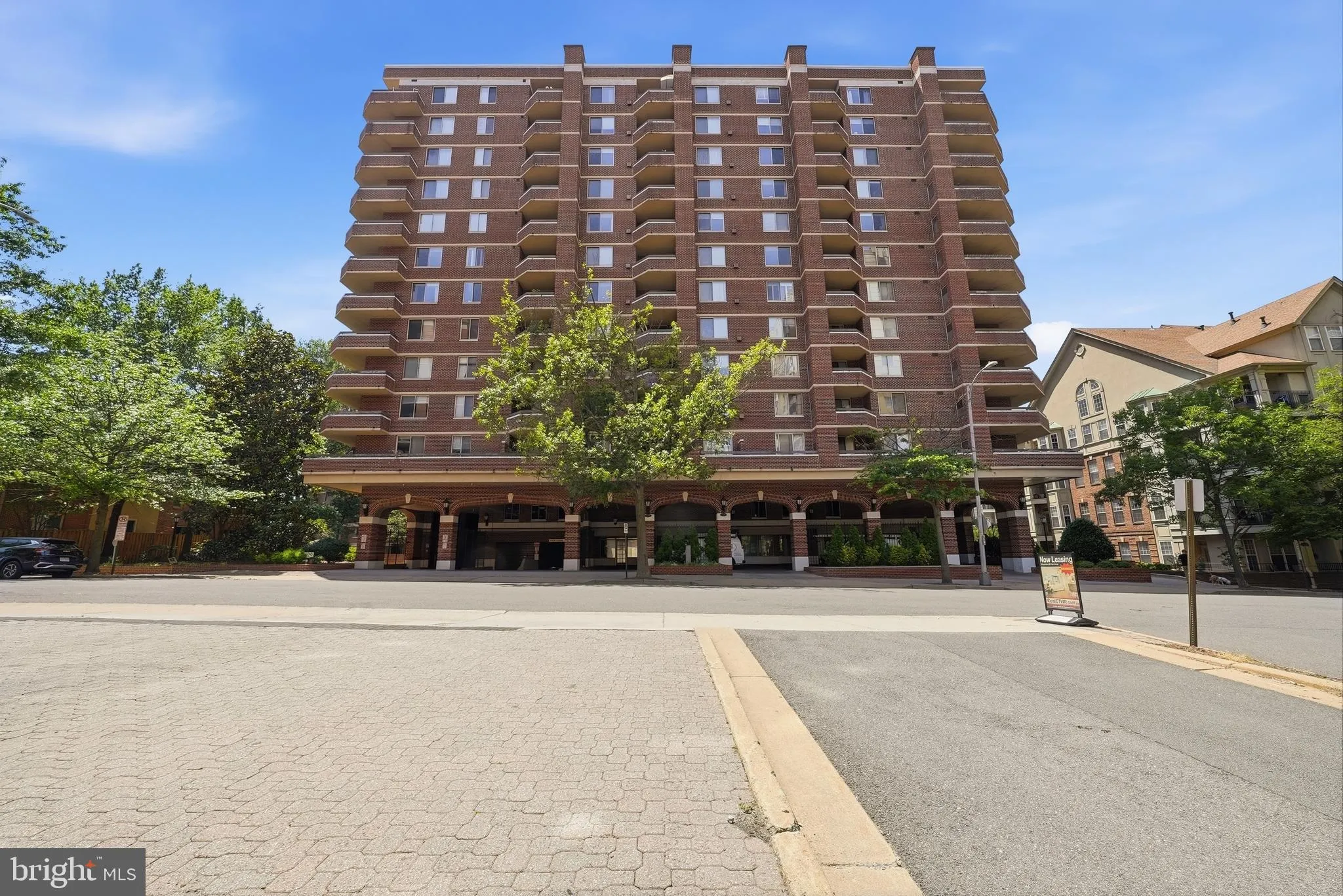 1276 WAYNE STREET, Arlington, VA 22201