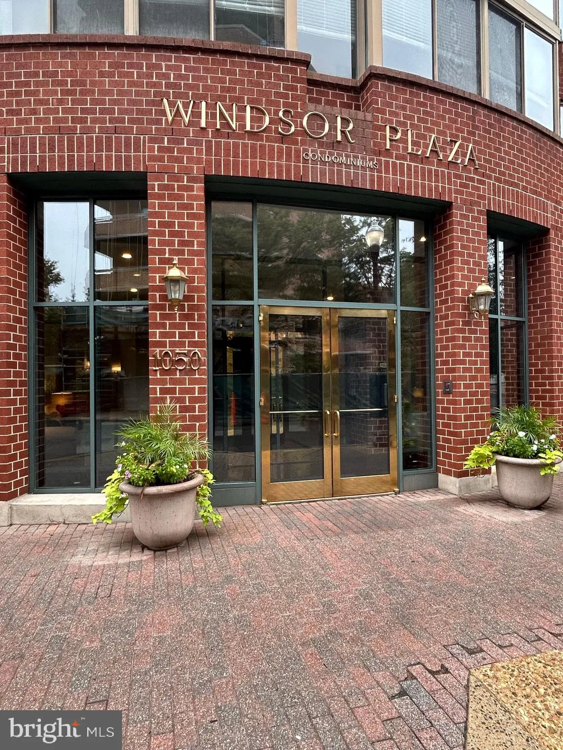 1050 TAYLOR STREET, Arlington, VA 22201