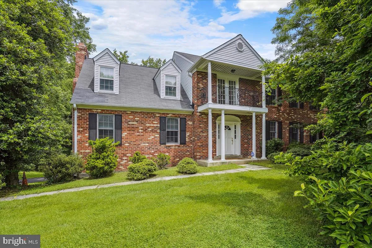 9708 LOCUST HILL DRIVE, Great Falls, VA 22066