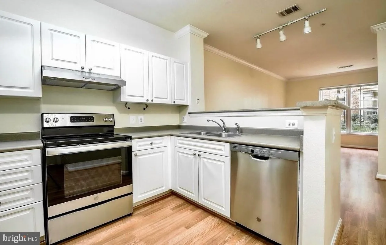 3021 NICOSH CIRCLE, Falls Church, VA 22042