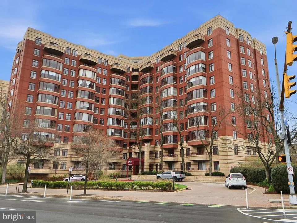 2400 CLARENDON BOULEVARD, Arlington, VA 22201