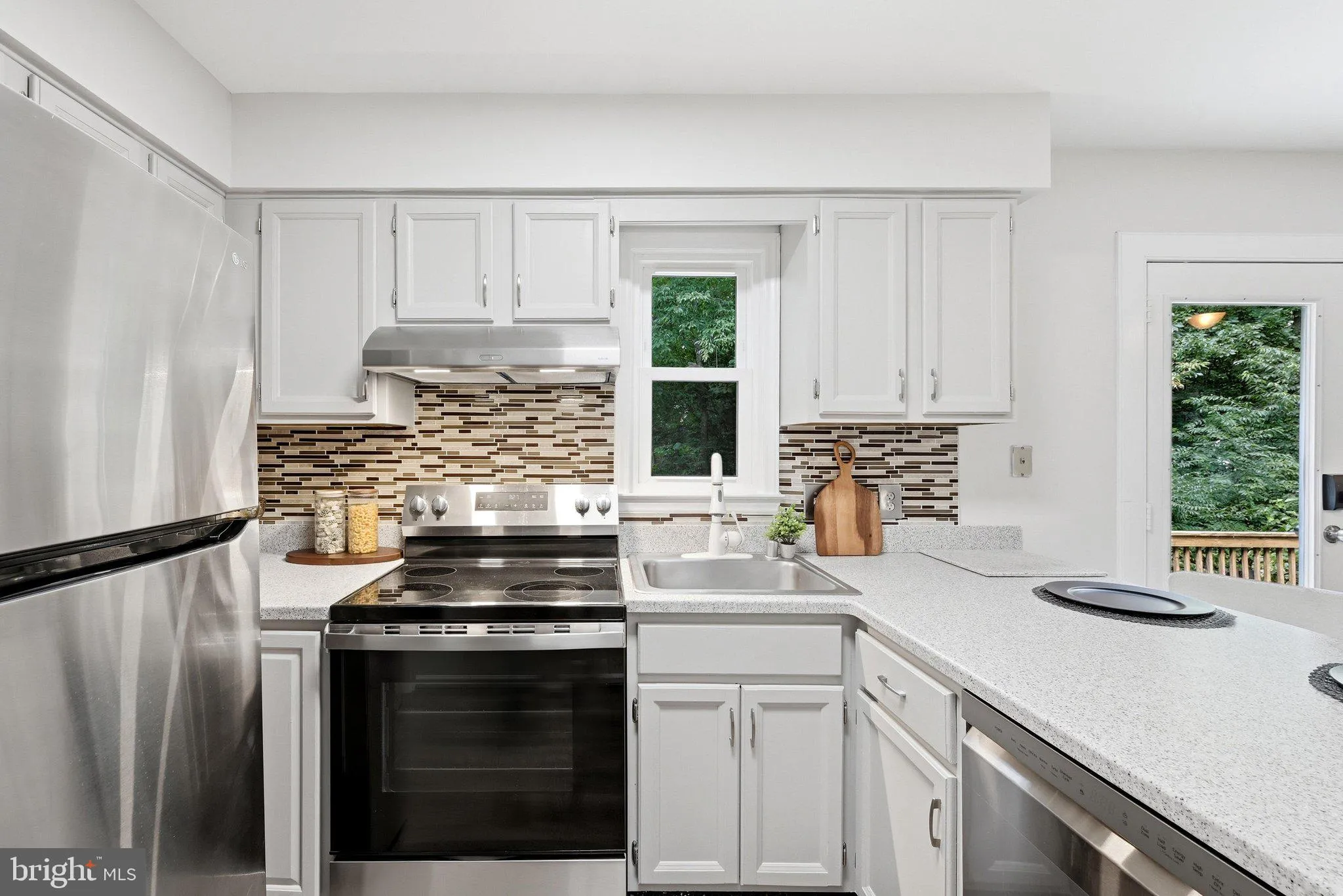6015 CHESTNUT HOLLOW COURT, Centreville, VA 20121