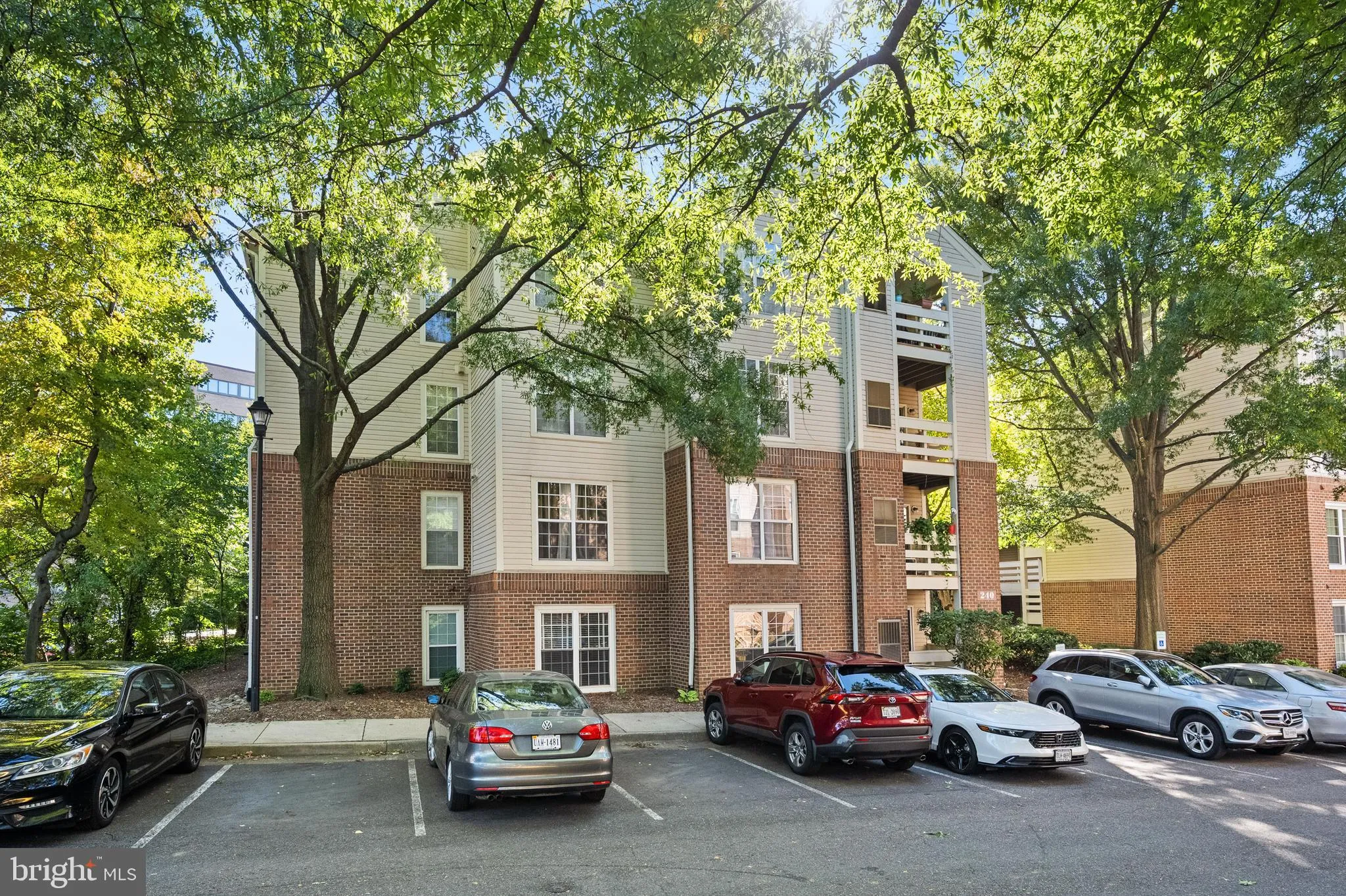 240 REYNOLDS STREET, Alexandria, VA 22304
