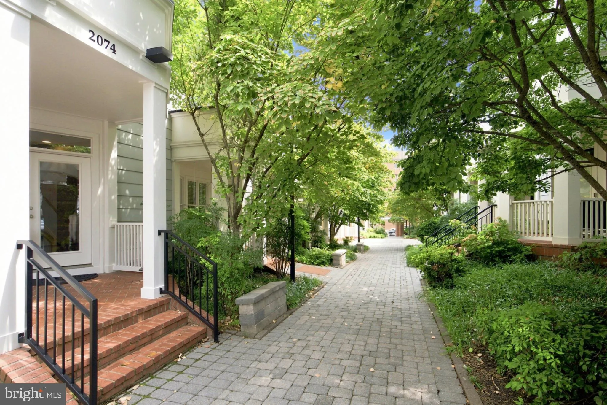 2074 OAKLAND STREET, Arlington, VA 22207