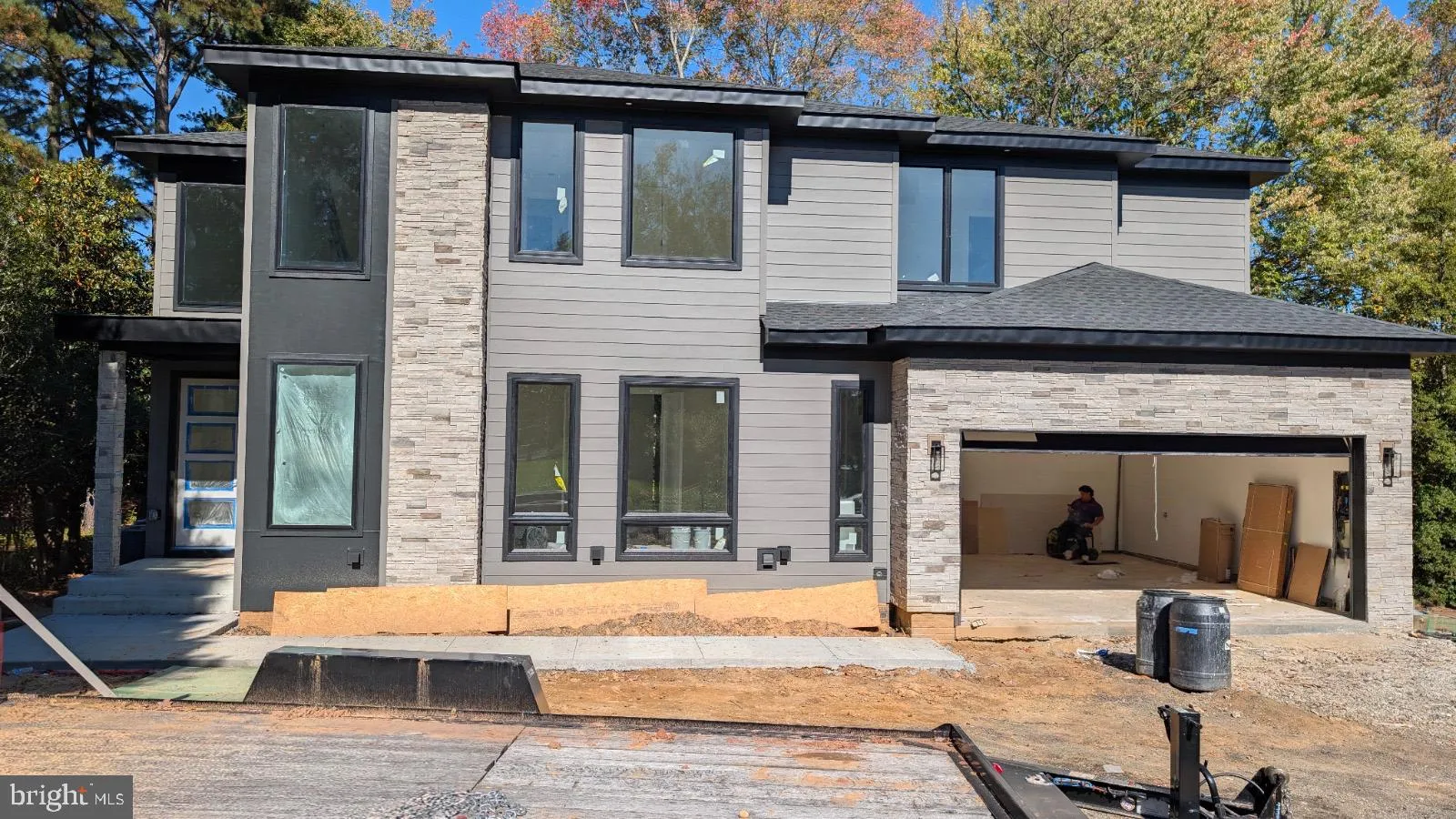 8130 HILLCREST DR, Manassas, VA 20111