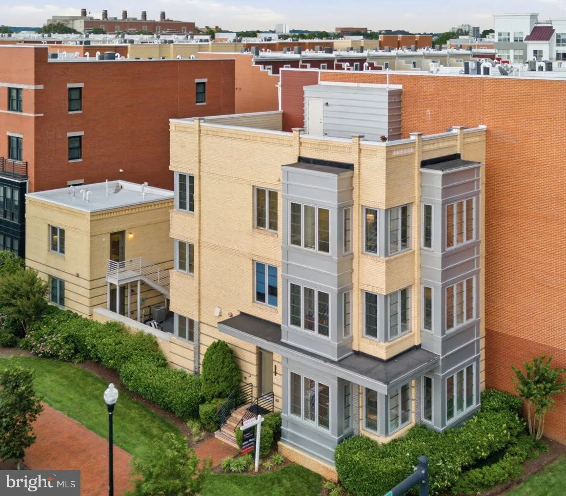 611 HOWELL, Alexandria, VA 22301