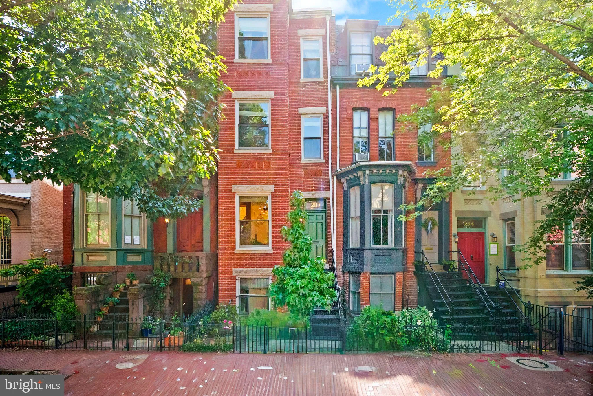 210 4TH STREET, Washington, DC 20003