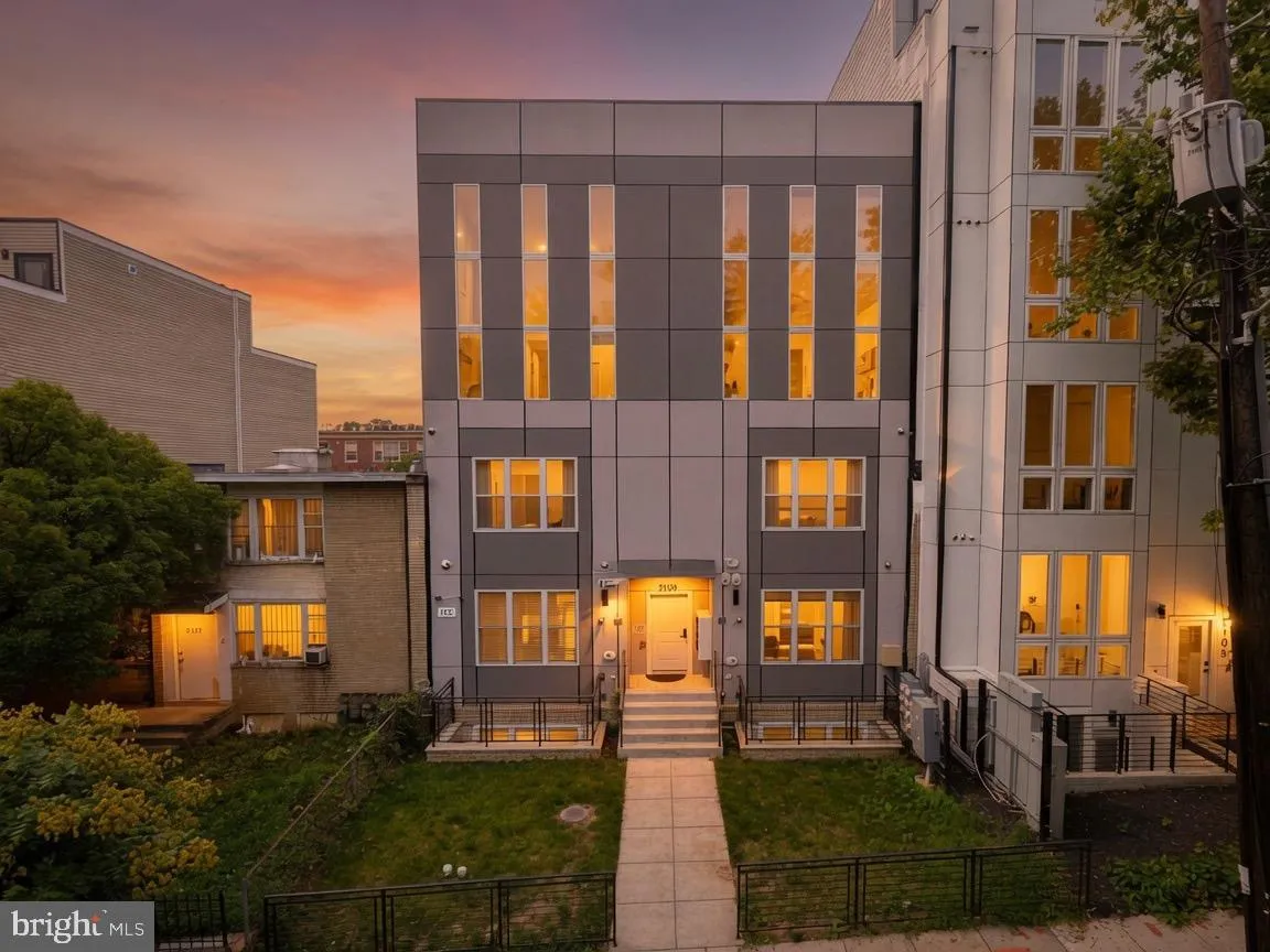 2109 M STREET, Washington, DC 20002