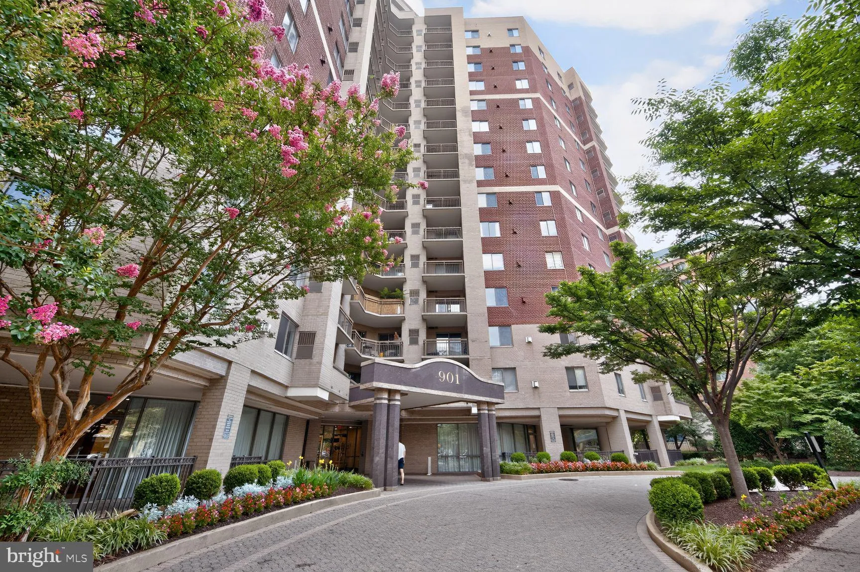 901 MONROE STREET, Arlington, VA 22201